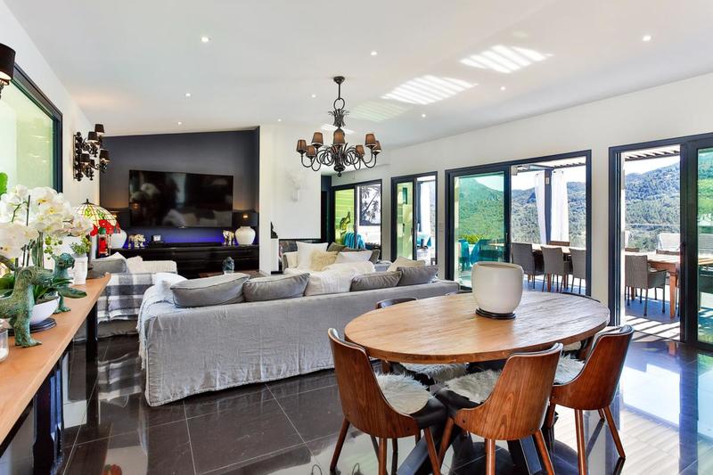 Villa - 300 m² - 10 pièces