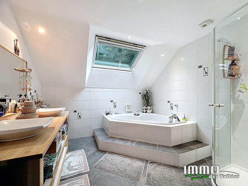 Maison - 408 m² - 10 pièces