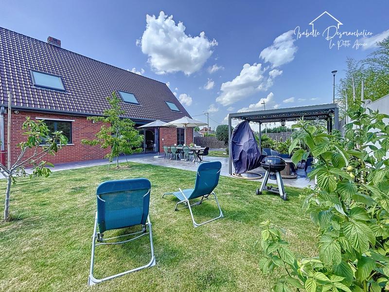 Maison - 163 m² - 8 pièces