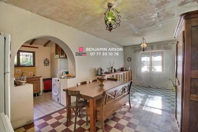 Maison - 275 m² - 12 pièces