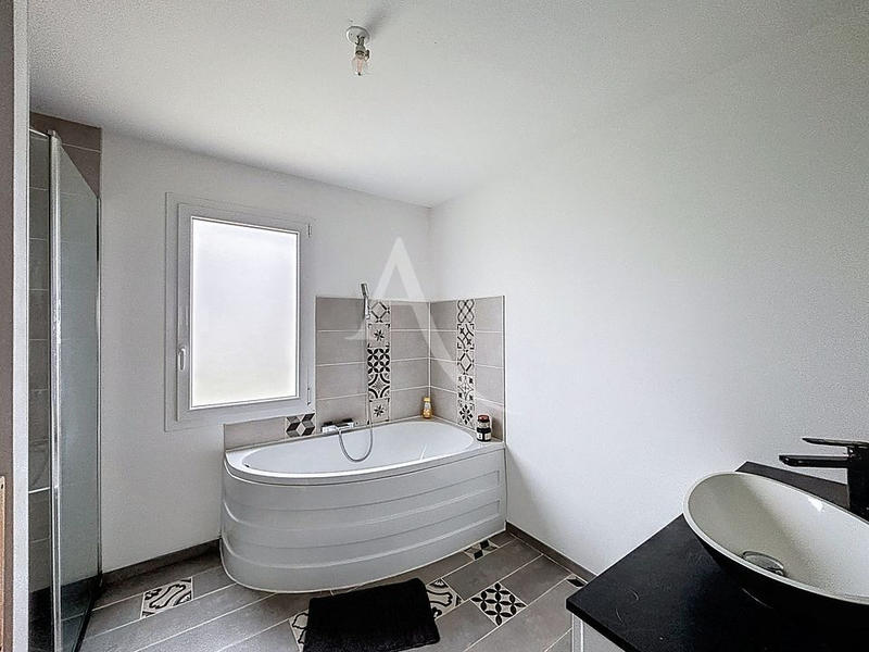 Maison - 96 m² - 5 pièces