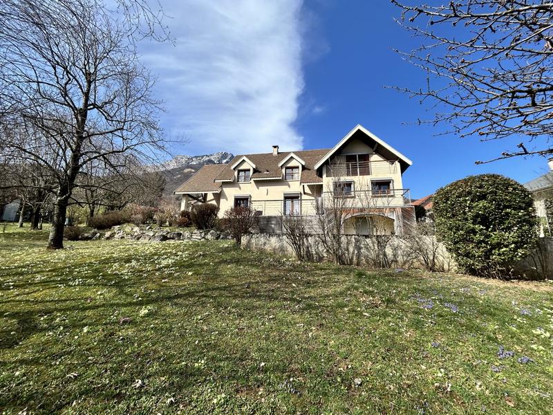 Maison - 200 m² - 6 pièces