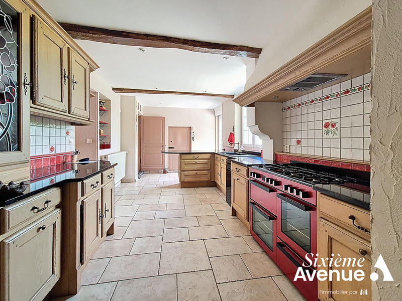 Maison - 265 m² - 6 pièces