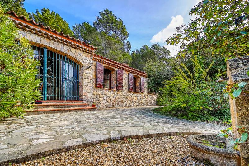 Propriété - 234 m² - 8 pièces