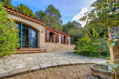 Propriété - 234 m² - 8 pièces