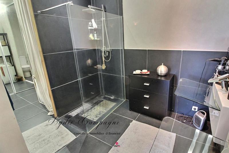 Demeure - 305 m² - 11 pièces