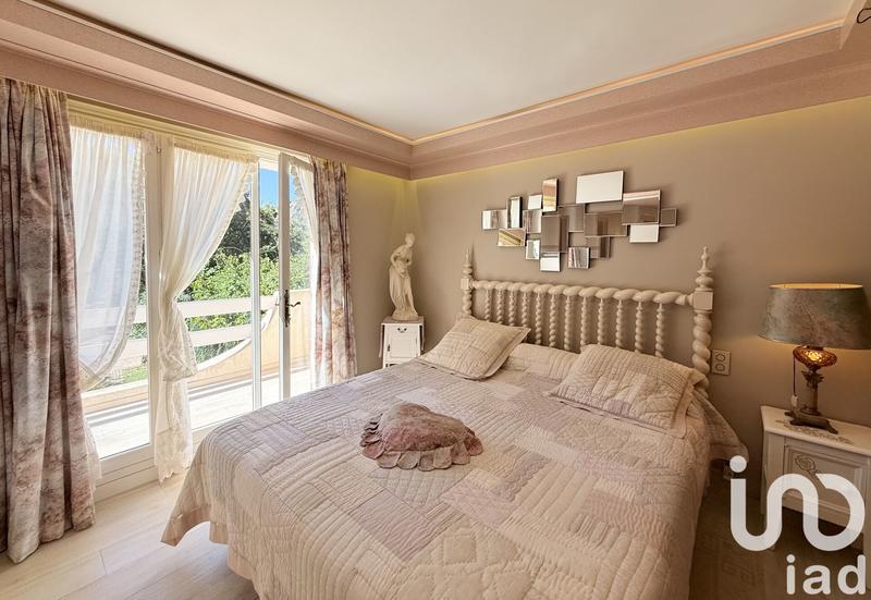 Maison - 280 m² - 8 pièces