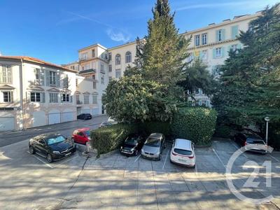 Studio - 10 m² - 1 pièce