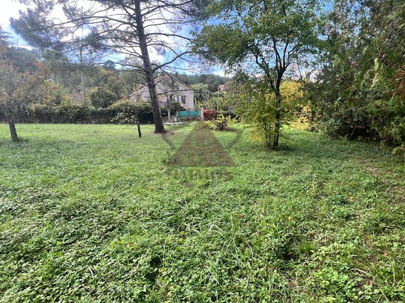 Terrain constructible - 1 000 m²
