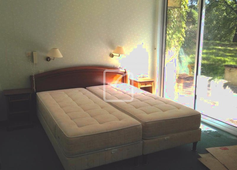 Maison - 1 200 m² - 39 pièces