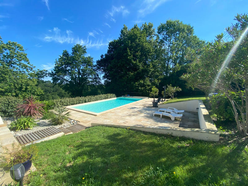 Propriété - 223 m² - 7 pièces