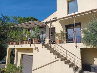 Maison - 230 m² - 7 pièces