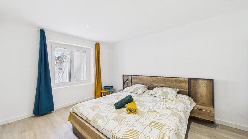 Maison de ville - 235 m² - 7 pièces