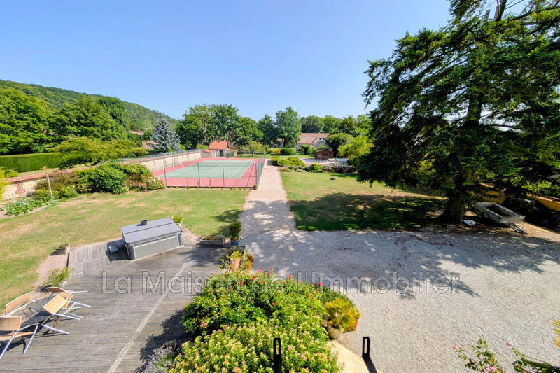 Maison - 220 m² - 9 pièces