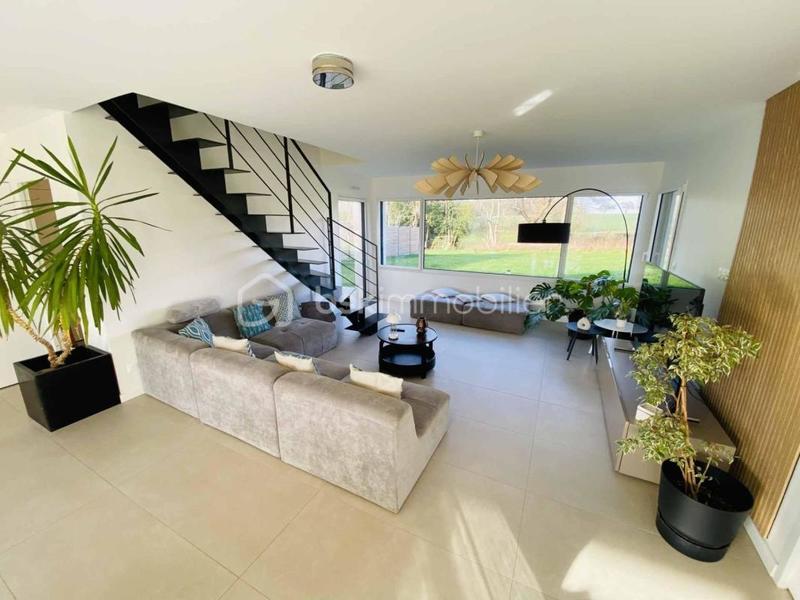 Maison traditionnelle - 137 m² - 5 pièces