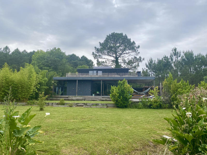 Maison - 248 m² - 8 pièces