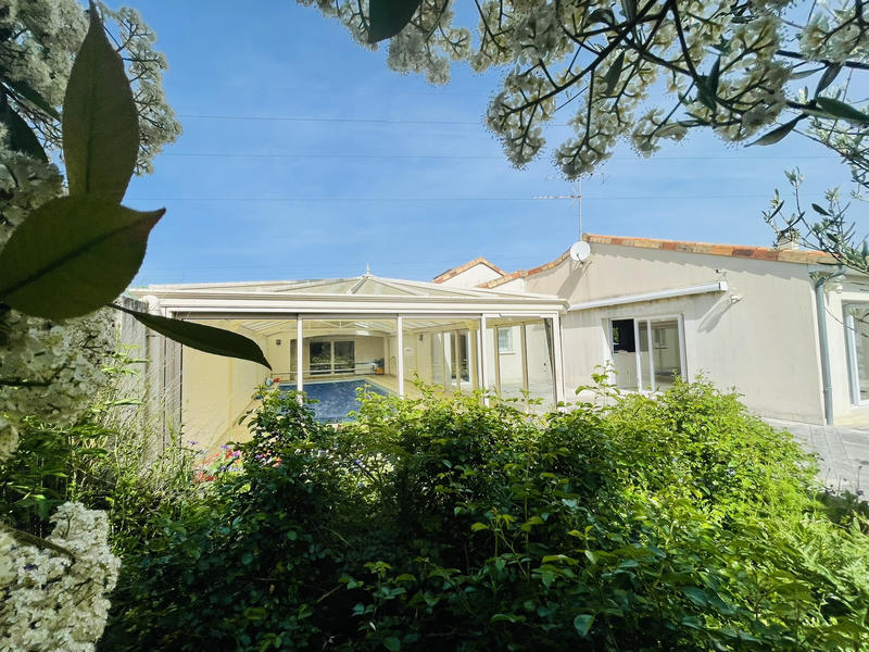 Maison - 207 m² - 8 pièces