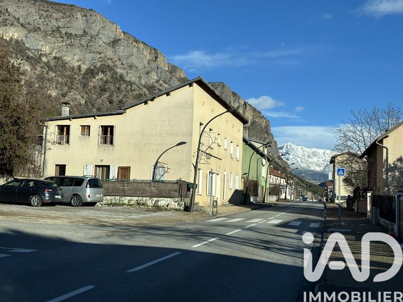 Maison - 179 m² - 9 pièces