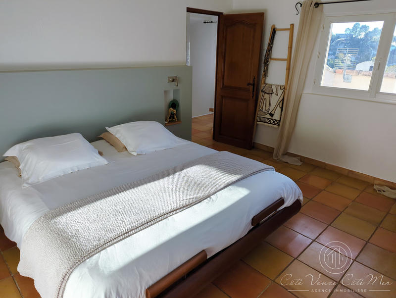 Maison - 234 m² - 8 pièces