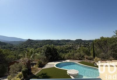 Maison - 200 m² - 7 pièces