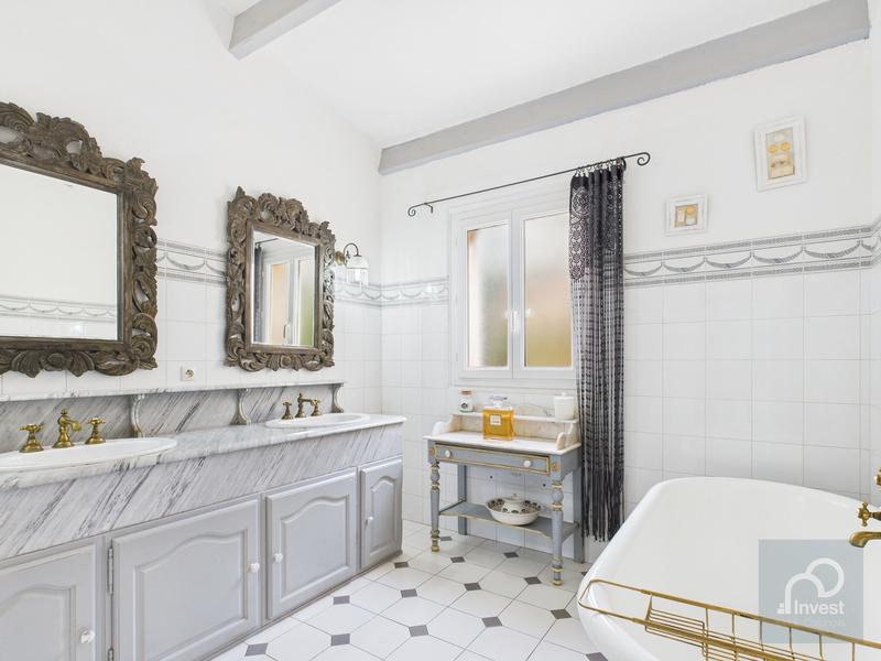 Villa - 336 m² - 6 pièces