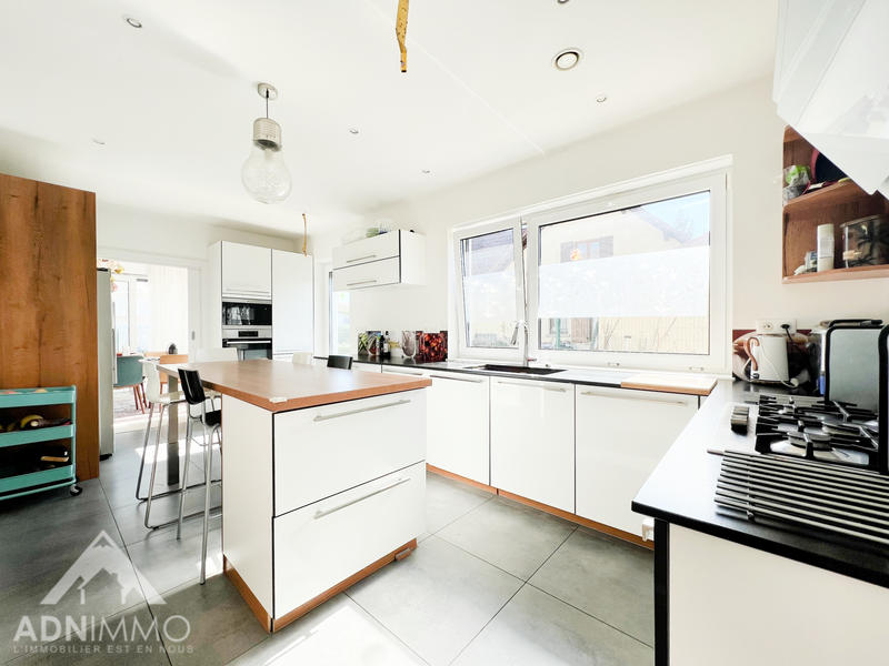 Maison - 225 m² - 7 pièces