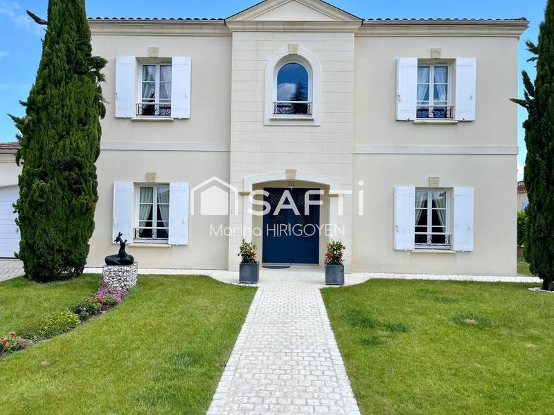 Maison - 215 m² - 6 pièces