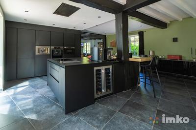 Maison - 450 m² - 6 pièces