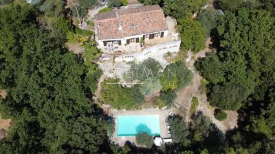 Maison - 236 m² - 7 pièces