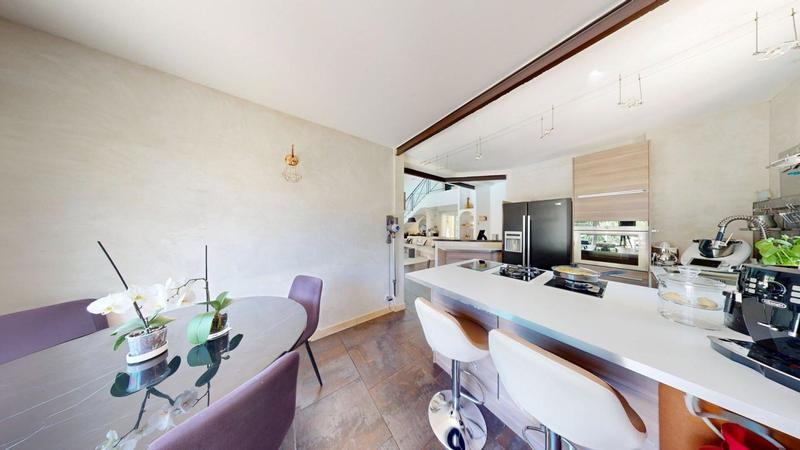 Maison - 140 m² - 5 pièces