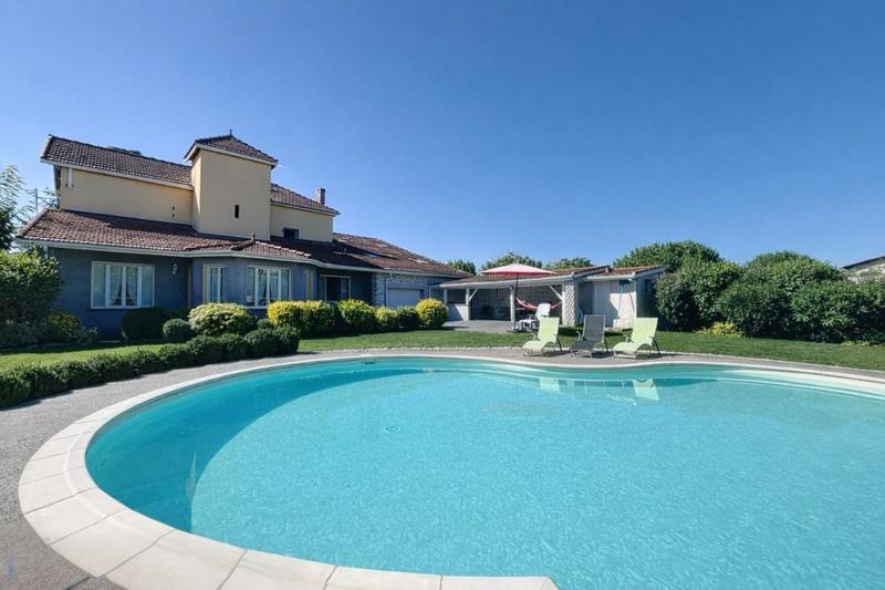 Maison - 390 m² - 10 pièces