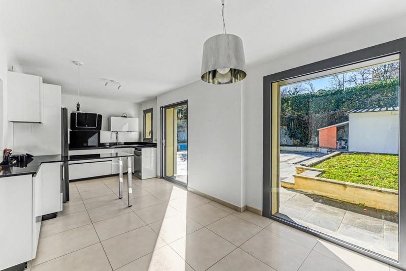 Demeure - 287 m² - 11 pièces