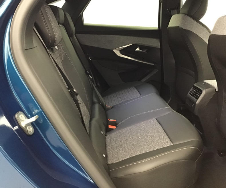 Peugeot 3008 III 1.2 Hybrid 145 Allure E-Dcs6