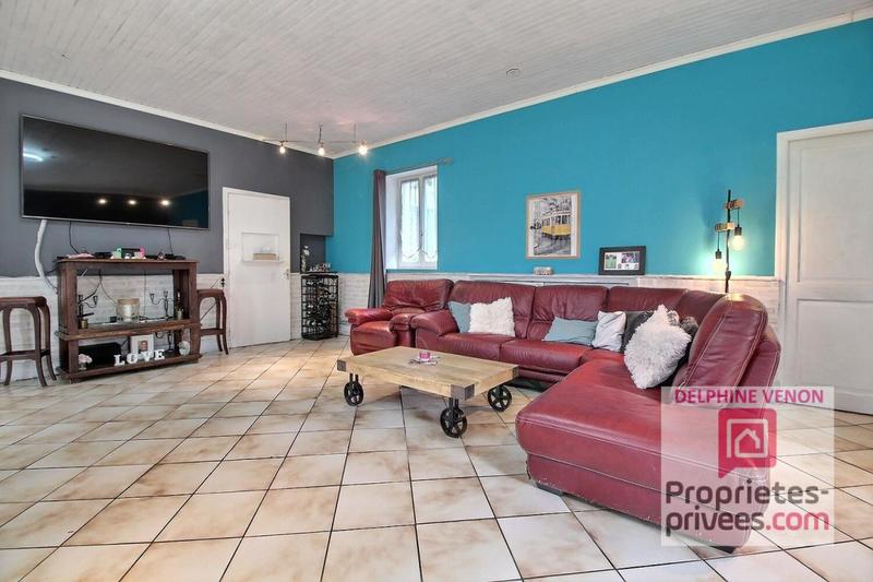 Maison - 240 m² - 6 pièces