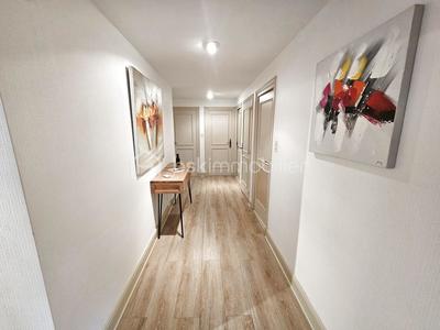 Maison - 235 m² - 7 pièces