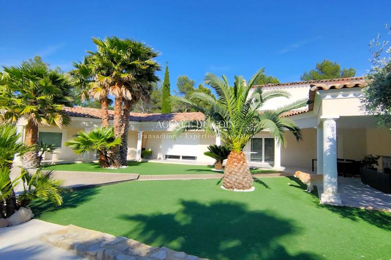 Villa - 300 m² - 7 pièces