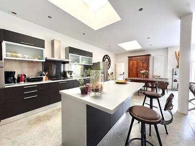 Appartement - 206 m² - 6 pièces