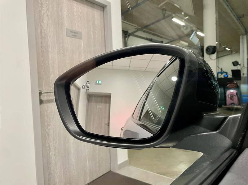 Peugeot 2008 II (2) 1.2  Hybrid 136 Dcs6 - 26 990