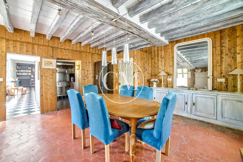 Maison - 278 m² - 8 pièces