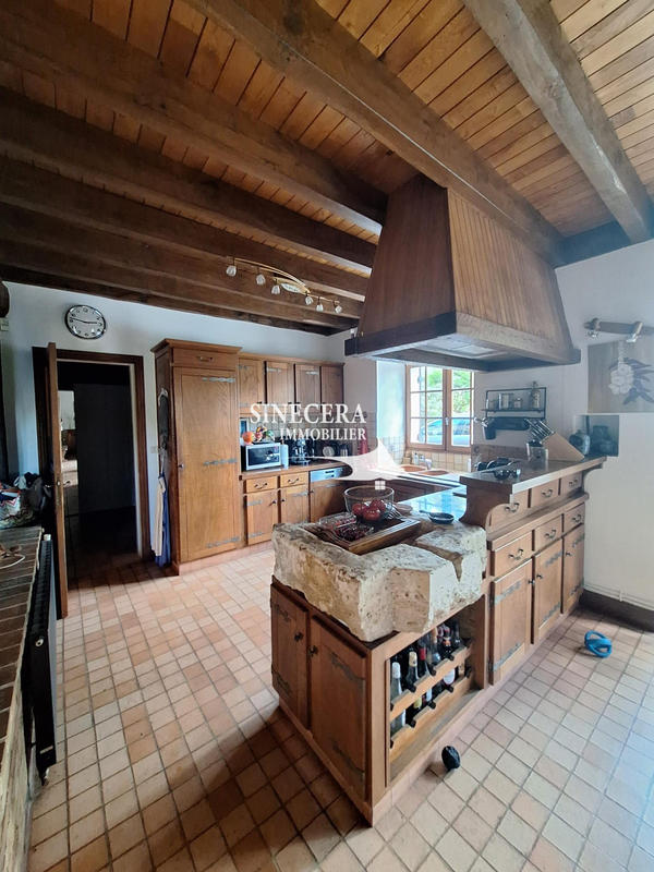 Maison - 230 m² - 8 pièces