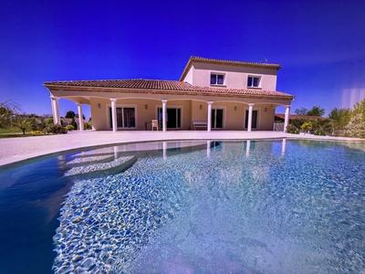 Maison - 185 m² - 6 pièces