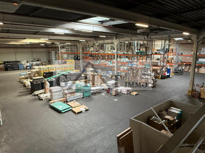 Entrepôt - 2 760 m²