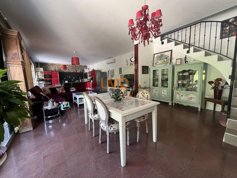 Propriété - 250 m² - 11 pièces