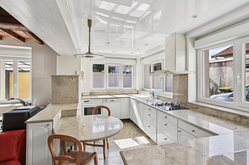 Maison - 285 m² - 10 pièces