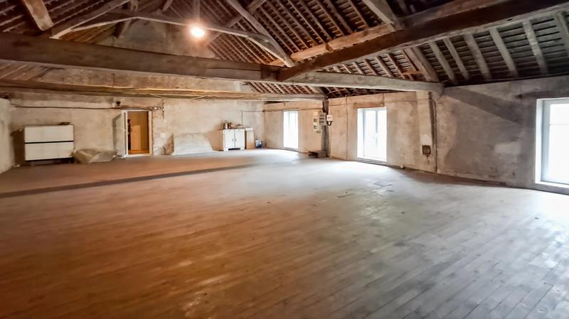 Maison - 223 m² - 9 pièces