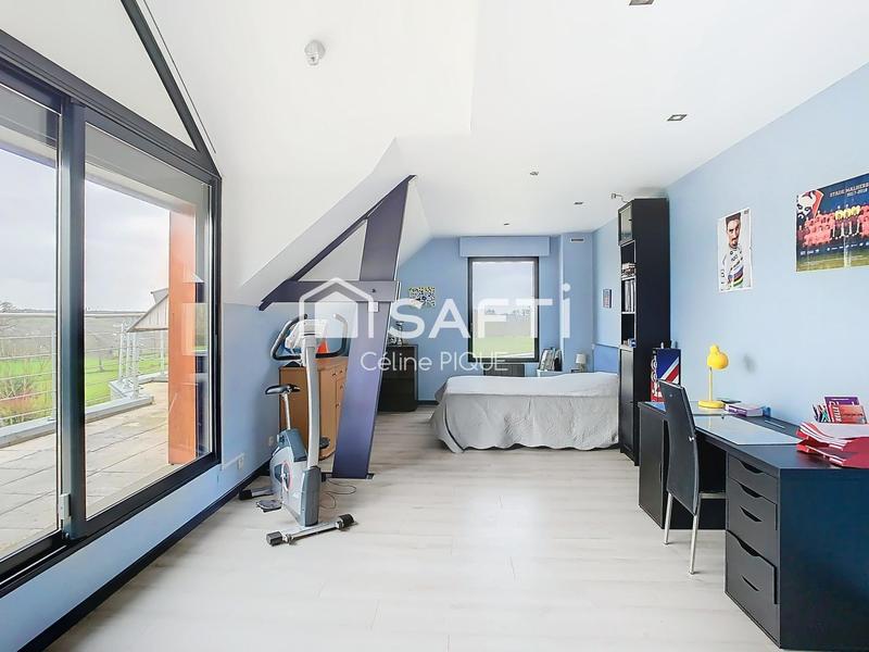 Maison - 210 m² - 7 pièces