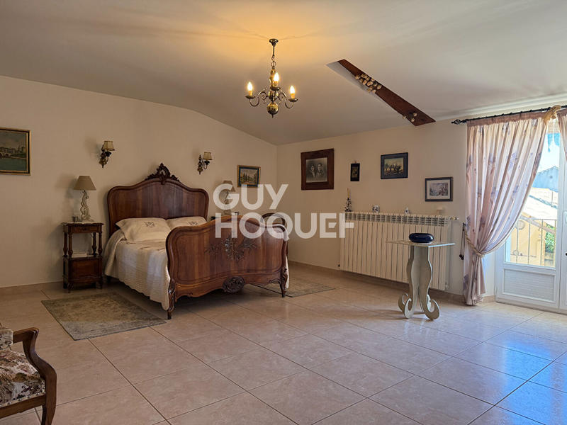 Maison bourgeoise - 680 m² - 20 pièces