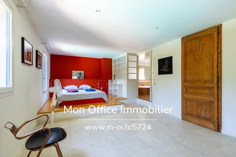 Propriété - 270 m² - 10 pièces