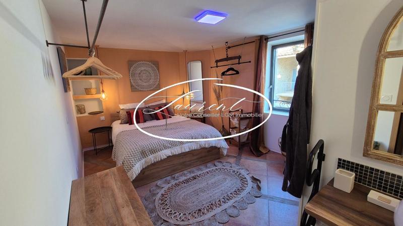 Maison - 243 m² - 8 pièces