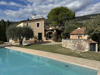 Villa - 208 m² - 7 pièces